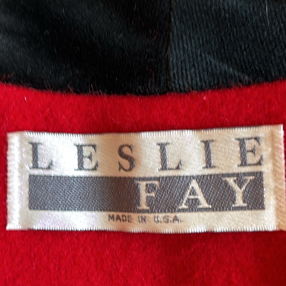 Leslie Fay Red Coat with Black Collar - Picture 10 of 14